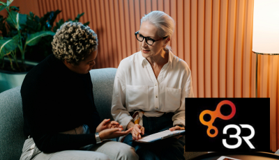 Two professionals in meeting with 3R logo